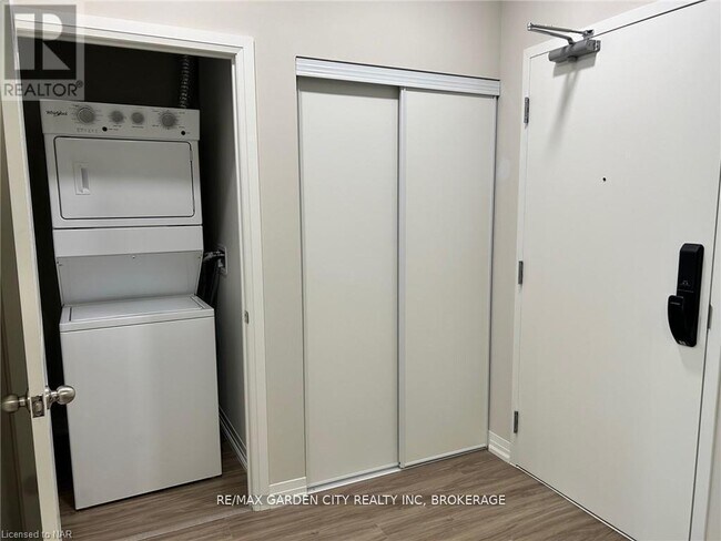 Photo du bâtiment - 50 Herrick Ave