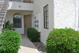 Building Photo - 930 N Mesa Dr