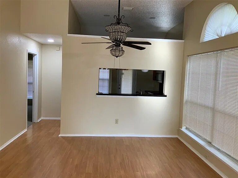Foto principal - 624 Beatty Dr