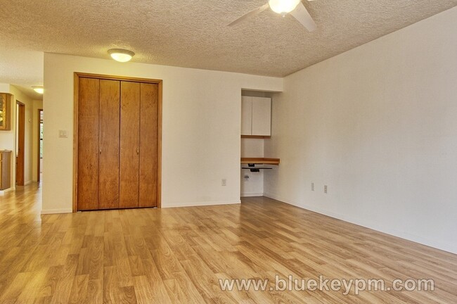 Foto del edificio - 2 Bed, 2 Bath Townhouse in Felida/Salmon C...