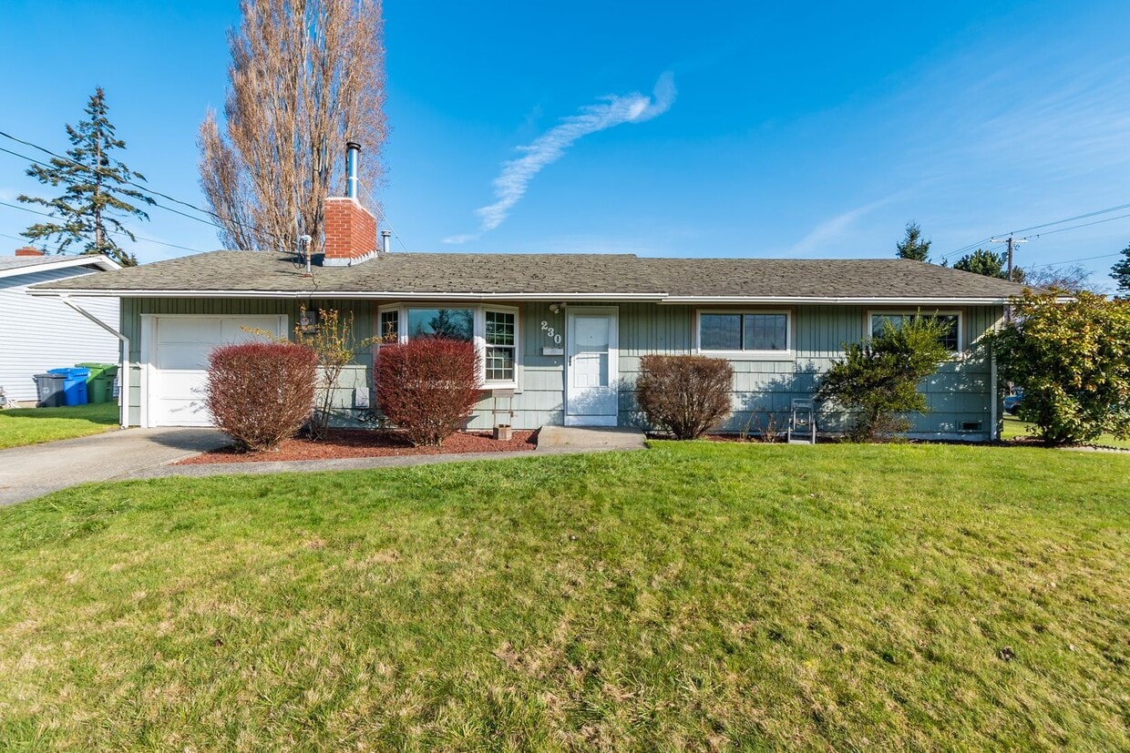 Primary Photo - Charming 3-Bedroom Home on Spacious Corner...