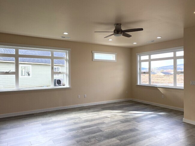 Building Photo - 2026 Home in Dallesport