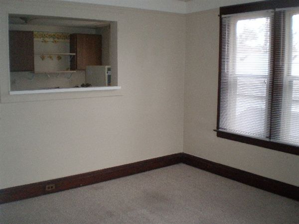 Building Photo - 256 1/2 Cass Ave