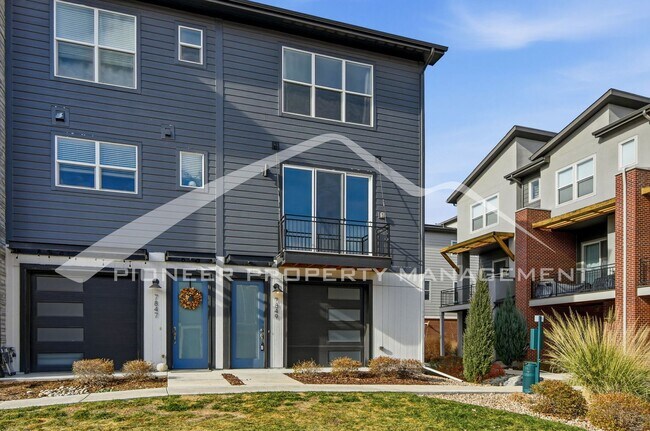 Building Photo - Spacious Townhouse with Central AC and 2-Car Garage