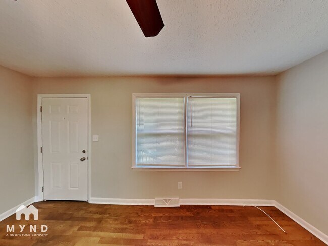 Foto del edificio - 1835 Mountainbrook Dr