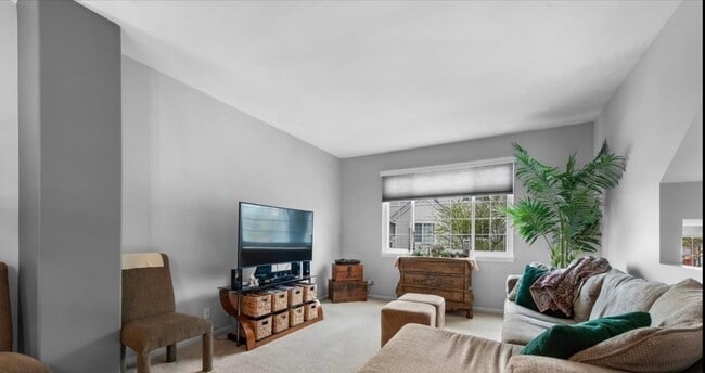 Building Photo - 3385 Ravinia Cir