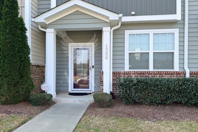 Building Photo - 1306 Farm Pond Trl