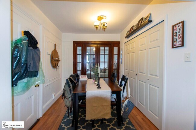 Foto del edificio - Carroll Gardens Brownstone One Bedroom