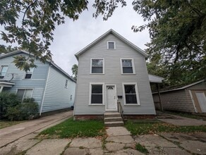 Building Photo - 1023 Cascade St