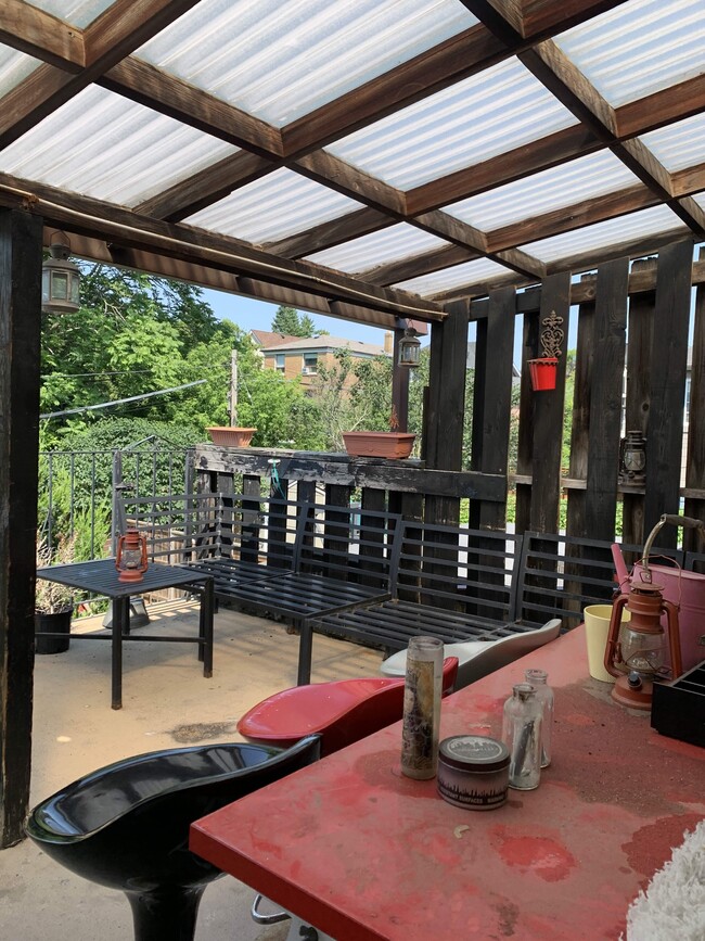 Photo du bâtiment - 350 Winona Dr