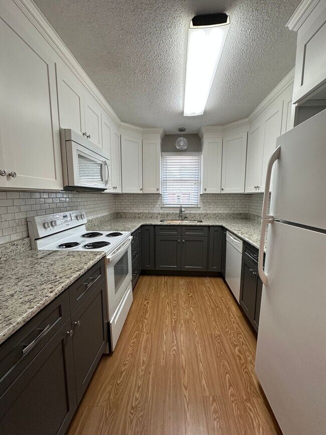 Foto del edificio - Whether you're downsizing or simply seekin...