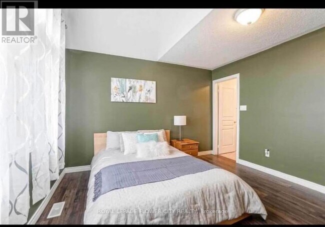 Building Photo - 41 Begonia Crescent