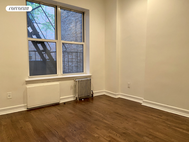 Building Photo - 139 E 13th St