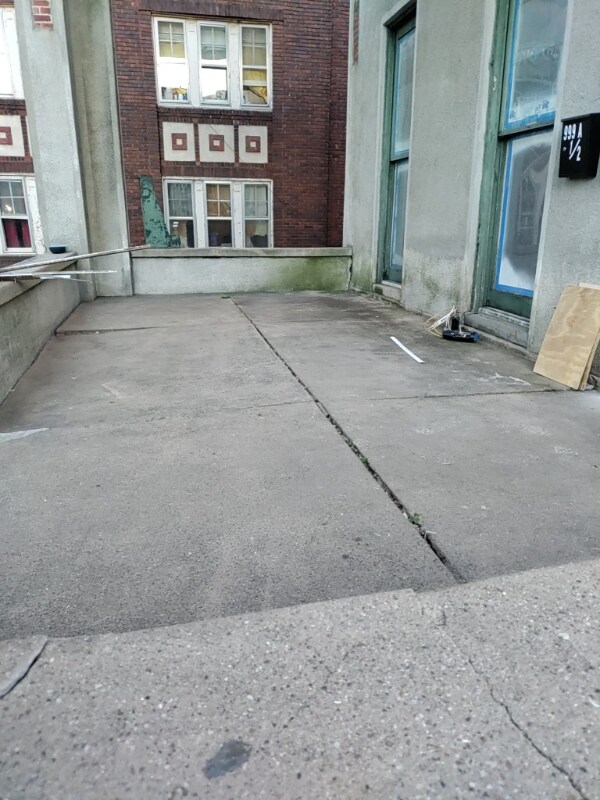 Primary Photo - 999 E High St