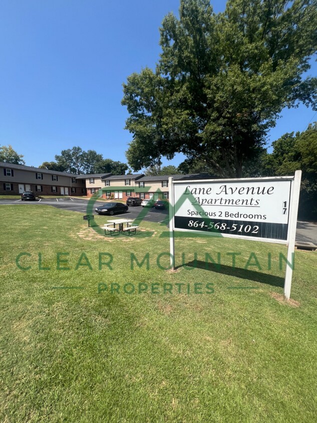 Primary Photo - 2 Bedroom 1.5 Bath Townhome Minutes from D...