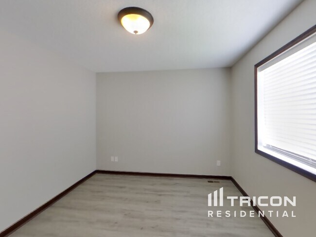 Foto del edificio - 618 Dillon Ave N