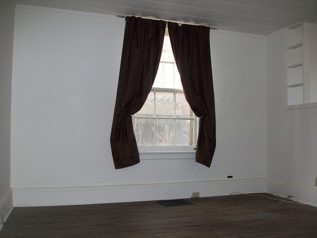 Building Photo - 543 Reid St