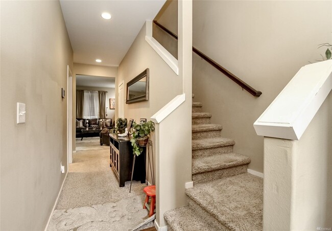 Building Photo - 4 Bed 2.5 Bath East Facing SFR Spanaway