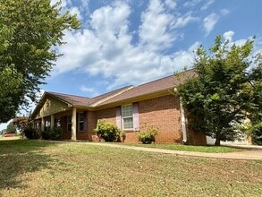 Building Photo - 115 Country Charm Ln