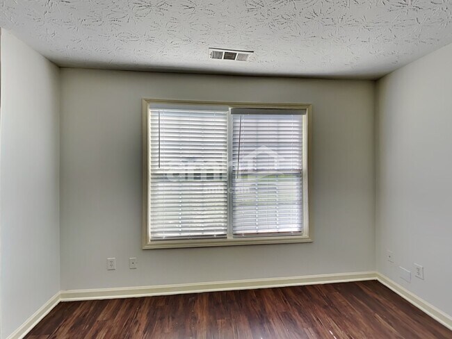 Foto del edificio - 1535 Margate Ct NW