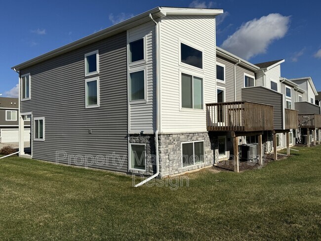 Foto del edificio - 9788 Crestview Dr