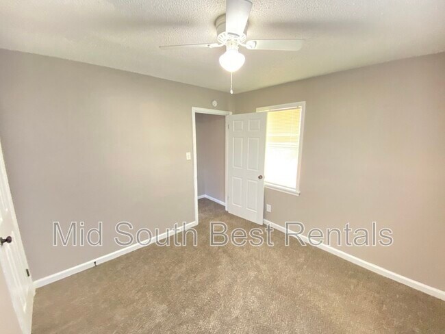 Building Photo - 1592 Hugenot St