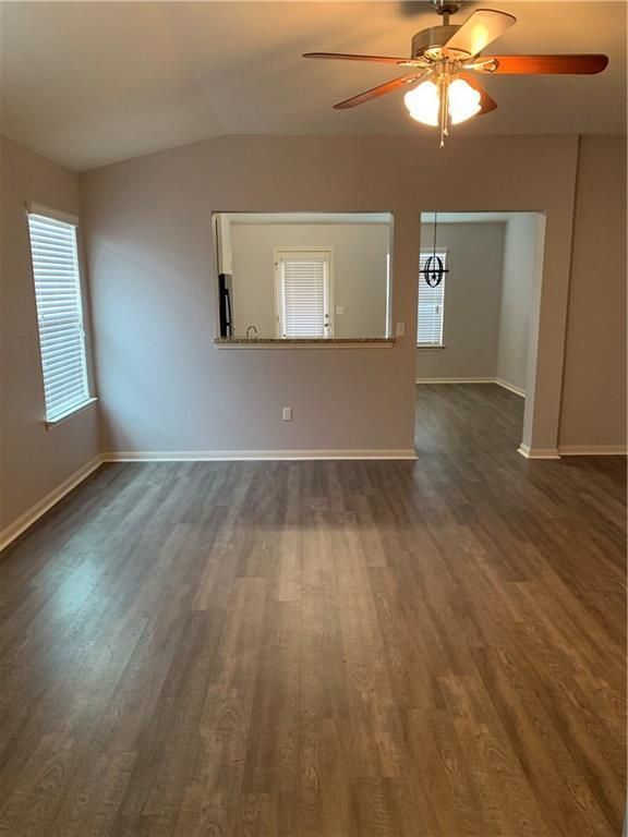 Foto del edificio - 4 Bed, No Carpet Home in Kyle, Available for July Move-In