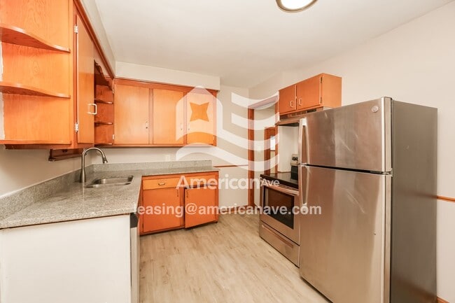 Building Photo - 364 E 330th St