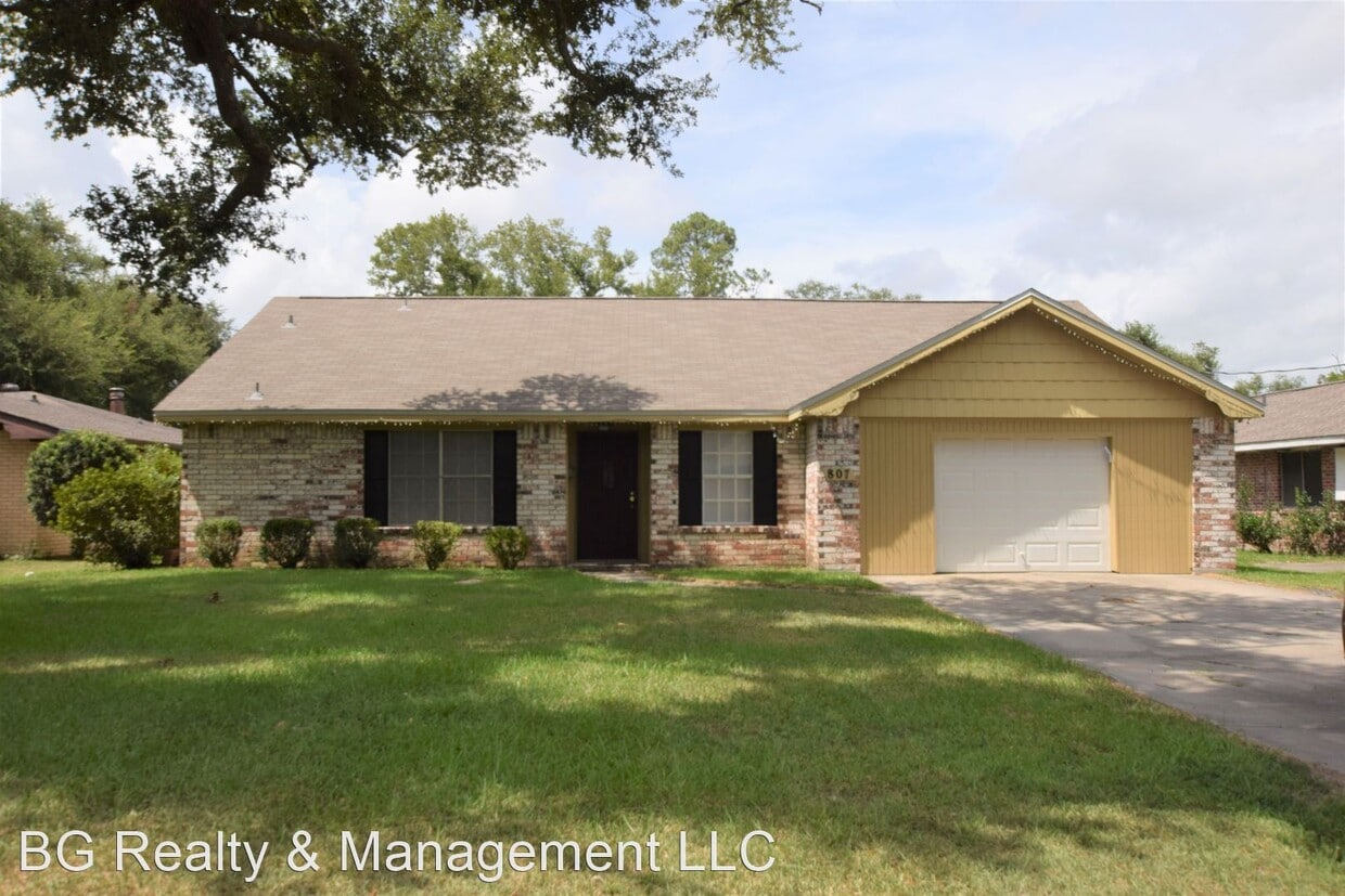 3 br, 2 bath House 807 Cherryhill St House Rental in Lake Charles