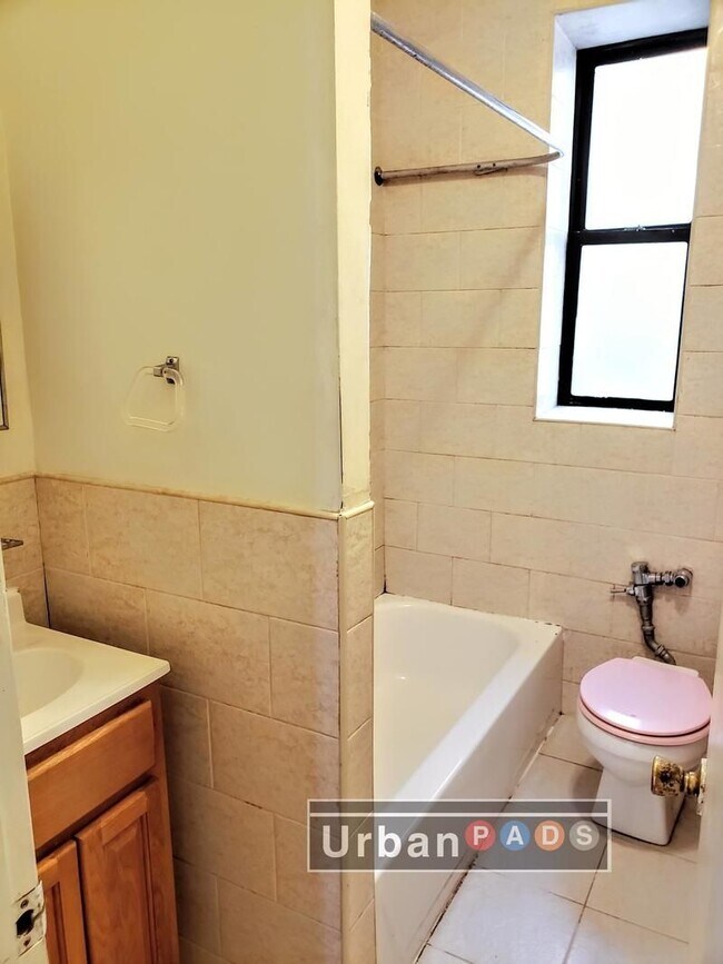 Building Photo - 2516 Bedford Ave