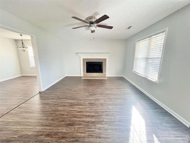 Foto del edificio - 233 Hawks Nest Rd