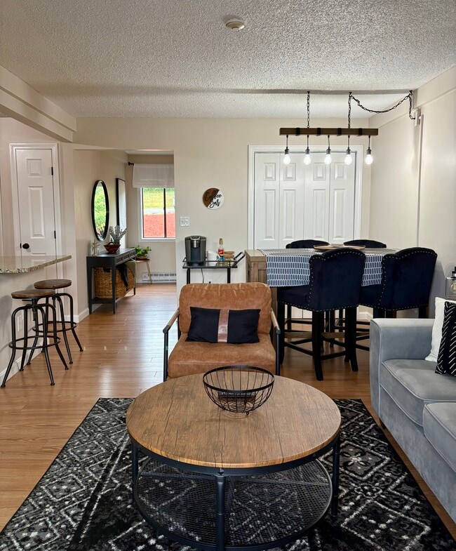 Building Photo - 144 Treetop Cir