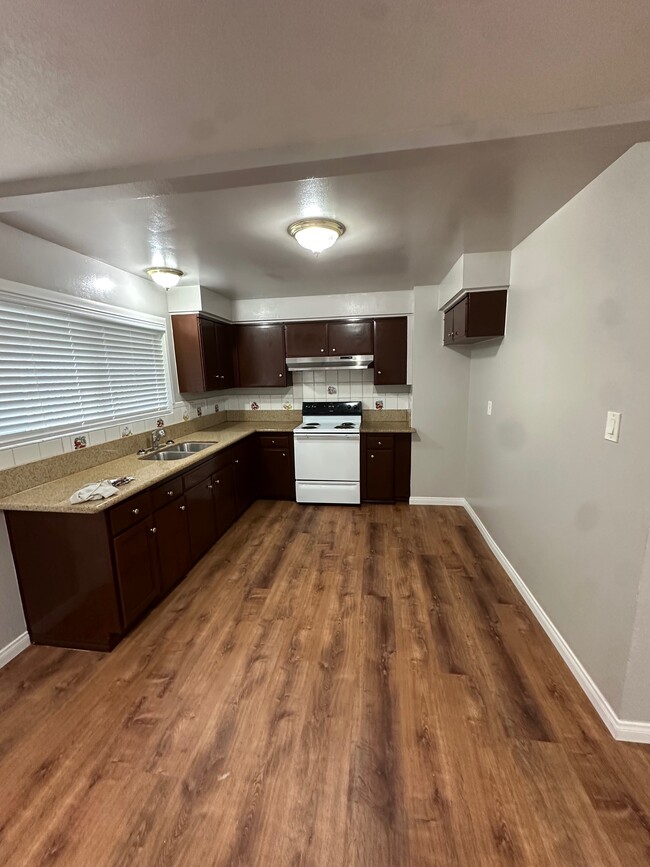 Building Photo - Vermonter Apartments South