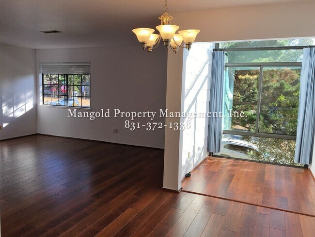 Foto del edificio - Spacious Condo In Great Pacific Grove Neighborhood