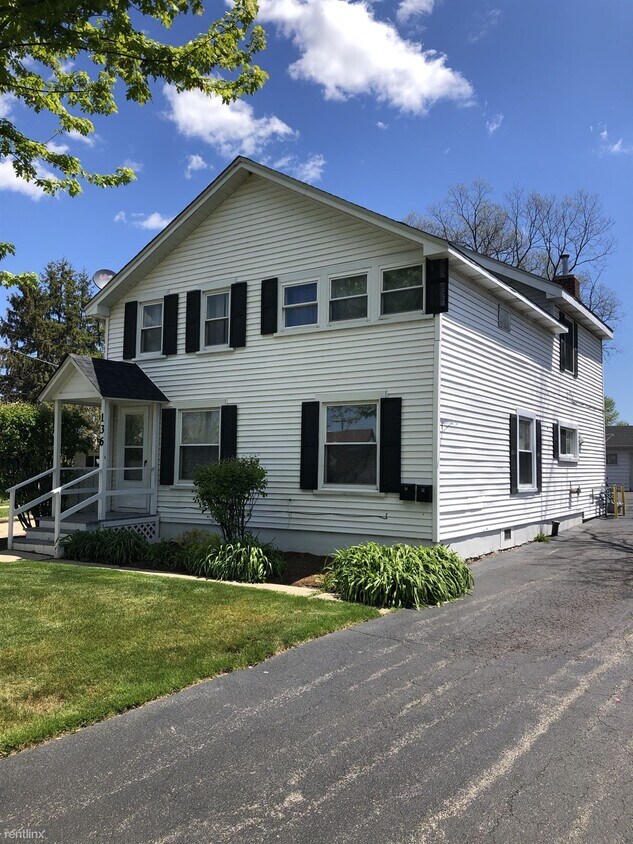 136 E Liberty St, Wauconda, IL 60084 Townhome Rentals in Wauconda IL