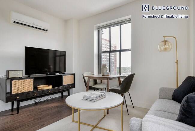 Foto del edificio - 1020 W Lawrence Ave