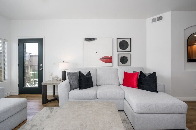 Foto del edificio - 5450 E Deer Valley Dr