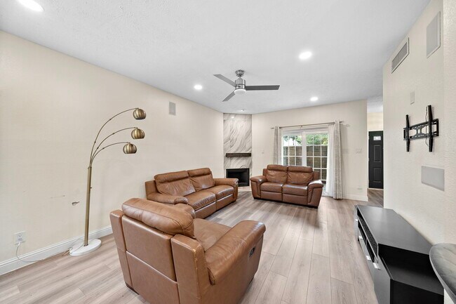 Building Photo - 2220 Bering Dr