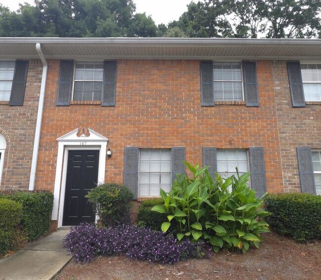 Foto del edificio - Stunning Move-In Ready Gem in the Heart of Lawrenceville!
