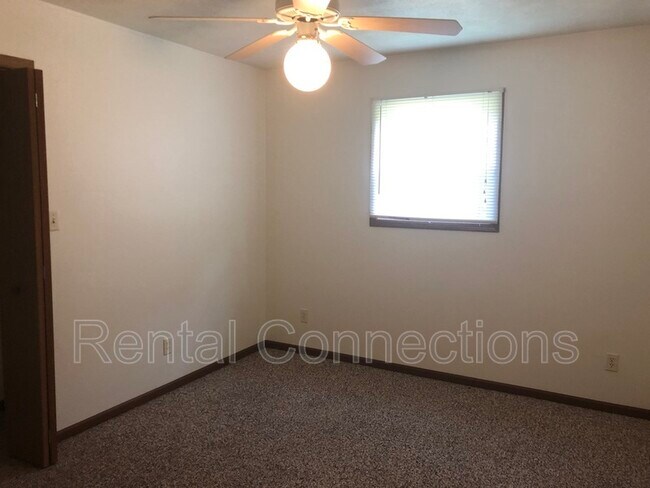 Foto del edificio - 500 E College St