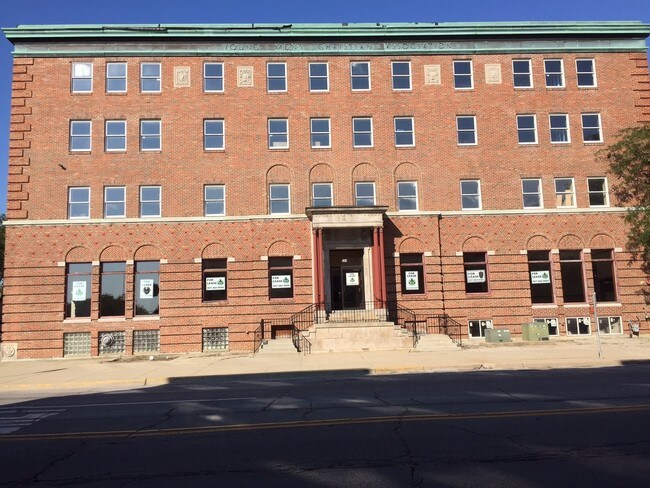 Foto del edificio - 200 N County St