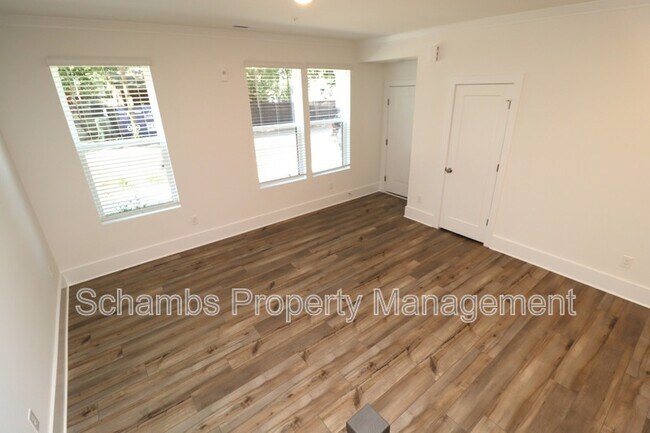Building Photo - 110 Byrum St