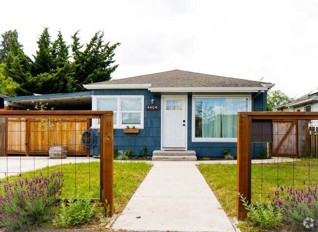 Building Photo - 4404 SE 63rd Ave