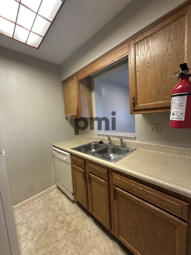 Foto del edificio - 1308 Arthur Ave