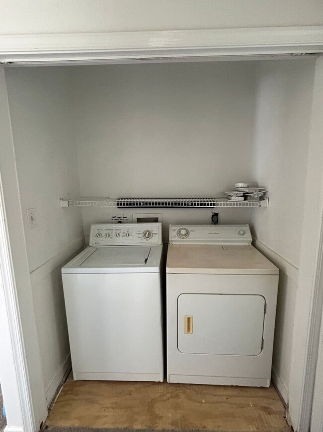 Foto del edificio - 2 Bedroom House for Rent in Virginia Beach