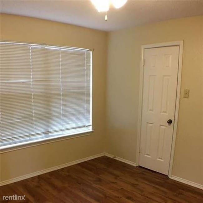 Building Photo - 2 br, 1.5 bath  - 6509 Hickock Dr