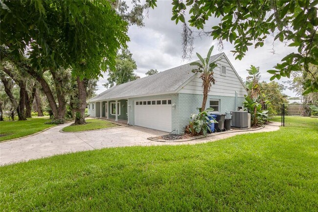 Building Photo - 615 Valle Vista Dr