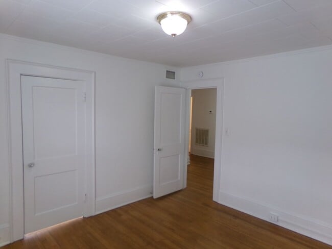 Building Photo - 1529 W First St