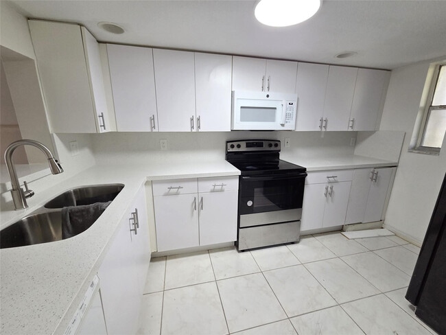 Building Photo - 7901 S Colony Cir