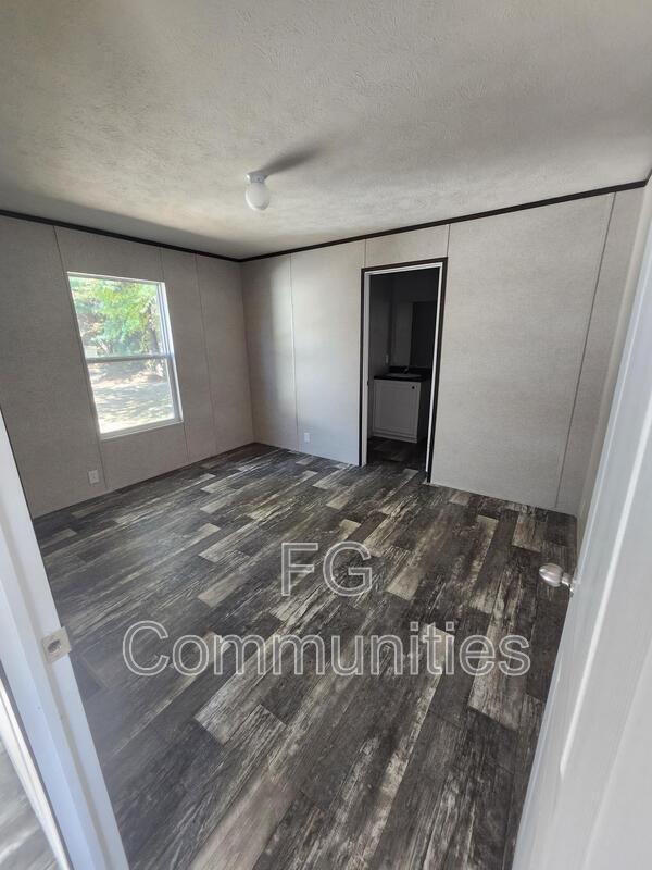 Foto del edificio - 711 Leasburg Rd